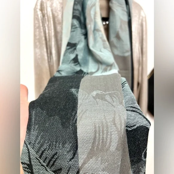 Silver & blue scarf/shawl - Picture 2 of 8